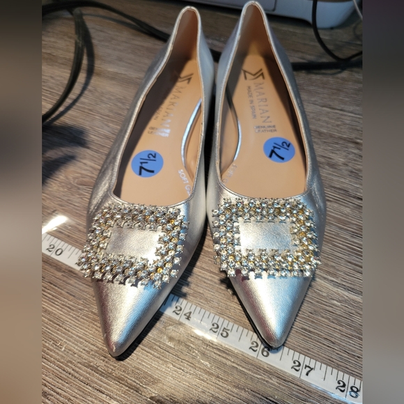 Marian NWOT Silver Flats with Embellished Design size 7.5 - Picture 4 of 7